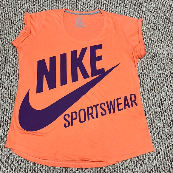 Nike‎ - Picture 1 of 6